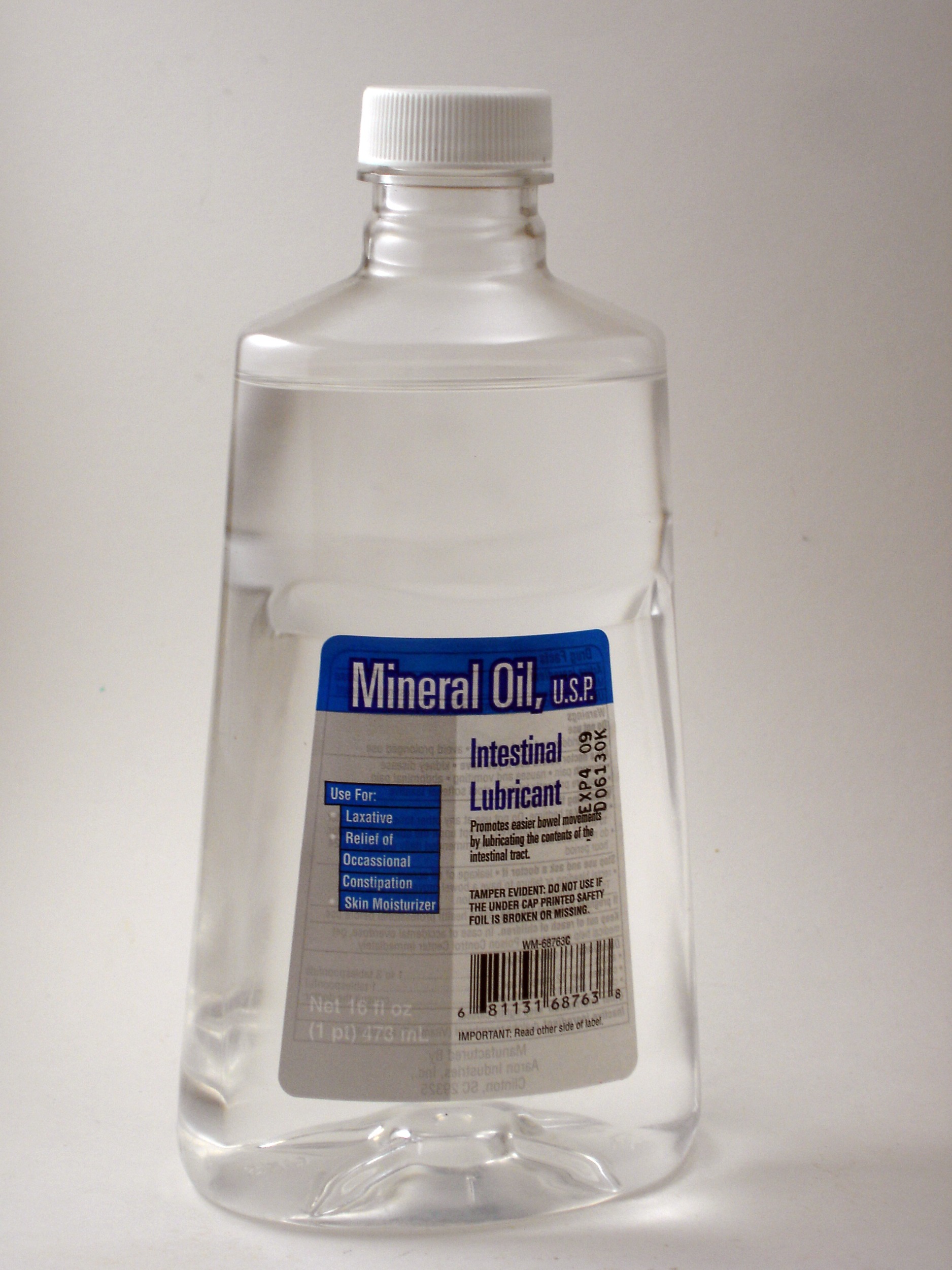 Mineral_oil_bottle,_front Mineral Oil Light Liquid Paraffin - Image 1