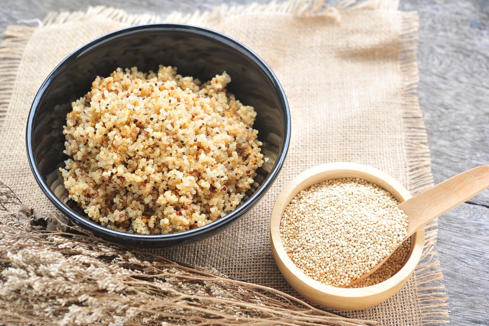 cooked-quinoa-raw-quinoa Quinoa - Image 1